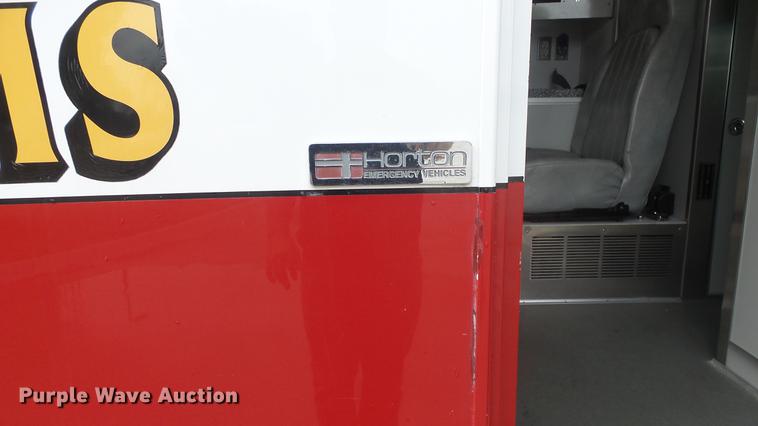 image for item DE7247 2005 Ford E450 ambulance