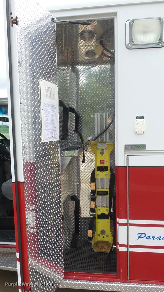 image for item DE7247 2005 Ford E450 ambulance