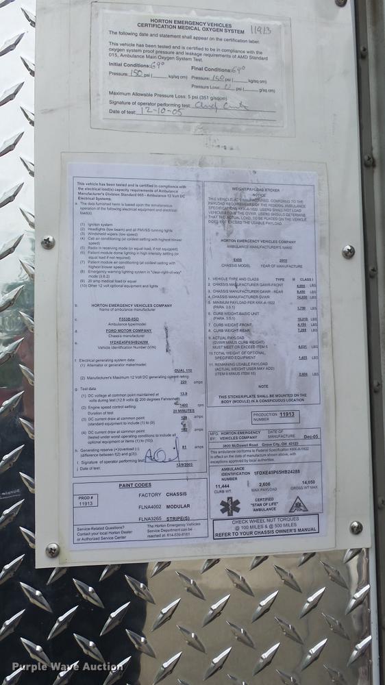 image for item DE7247 2005 Ford E450 ambulance