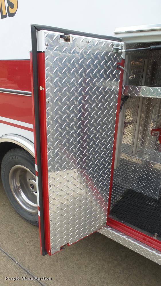 image for item DE7247 2005 Ford E450 ambulance