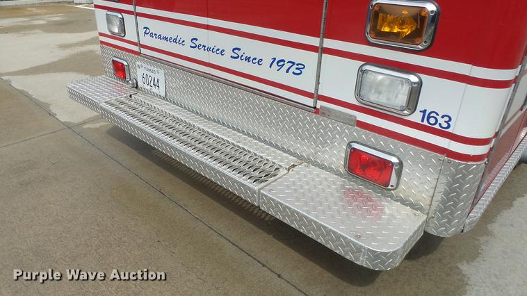 image for item DE7247 2005 Ford E450 ambulance