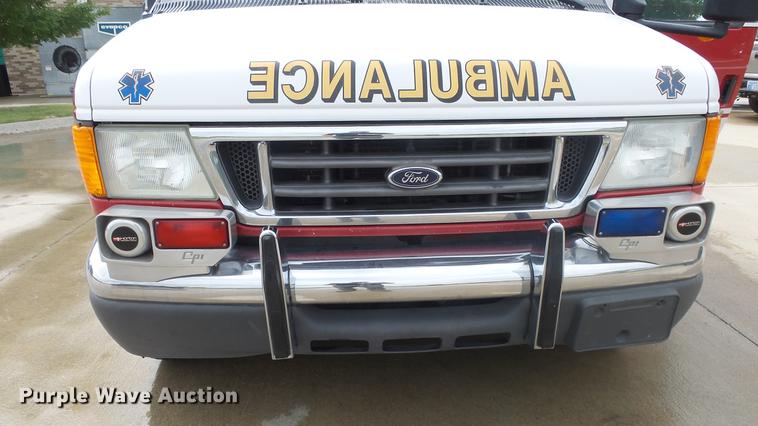 image for item DE7247 2005 Ford E450 ambulance