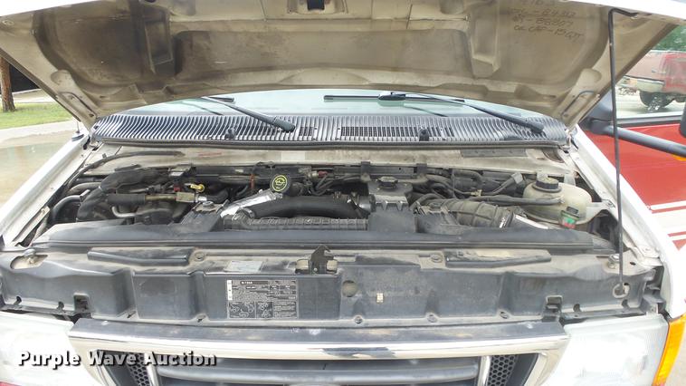 image for item DE7247 2005 Ford E450 ambulance