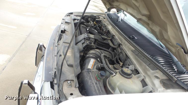 image for item DE7247 2005 Ford E450 ambulance