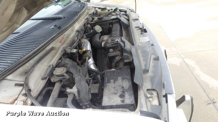 image for item DE7247 2005 Ford E450 ambulance