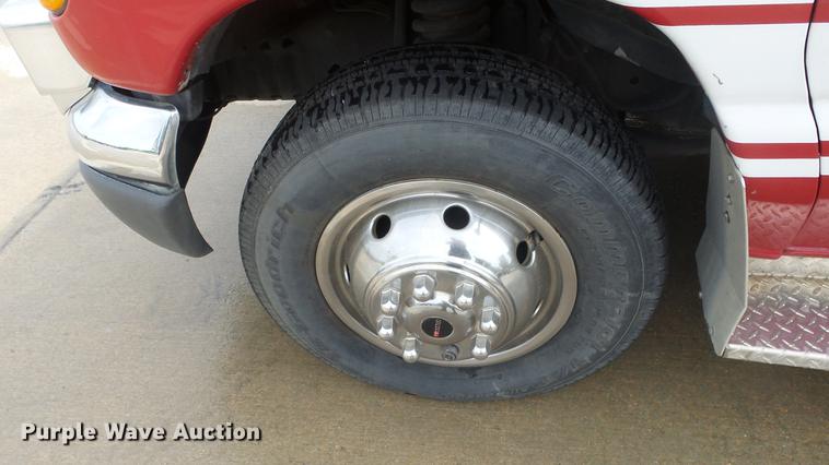 image for item DE7247 2005 Ford E450 ambulance