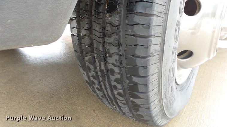 image for item DE7247 2005 Ford E450 ambulance