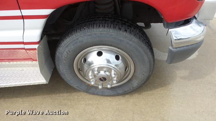 image for item DE7247 2005 Ford E450 ambulance