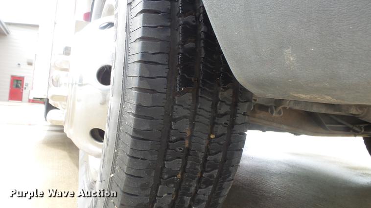 image for item DE7247 2005 Ford E450 ambulance