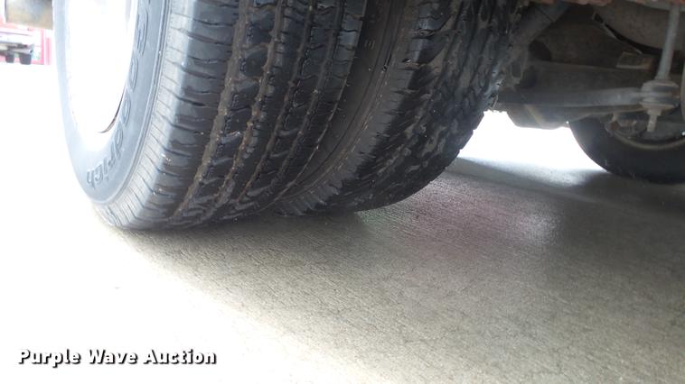 image for item DE7247 2005 Ford E450 ambulance