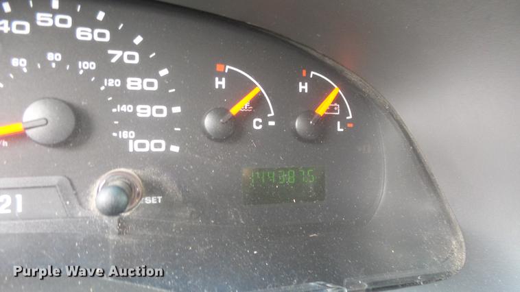 image for item DE7247 2005 Ford E450 ambulance