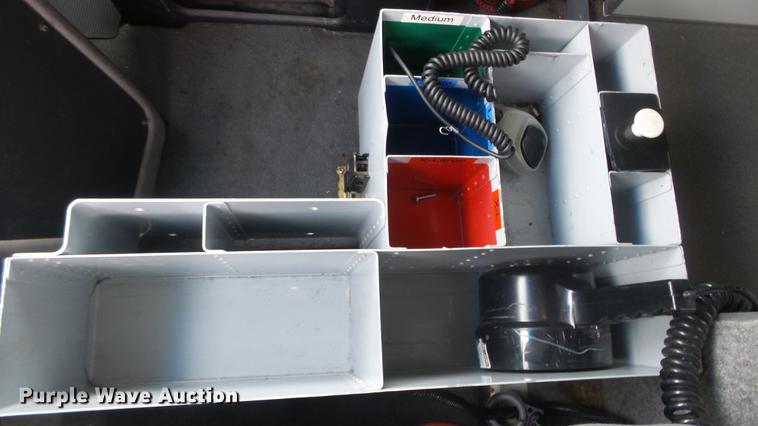 image for item DE7247 2005 Ford E450 ambulance