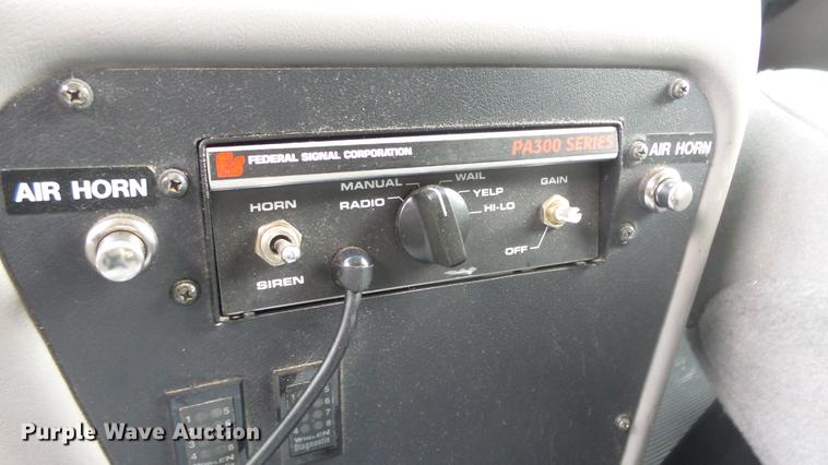 image for item DE7247 2005 Ford E450 ambulance