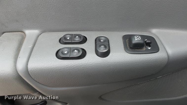 image for item DE7247 2005 Ford E450 ambulance