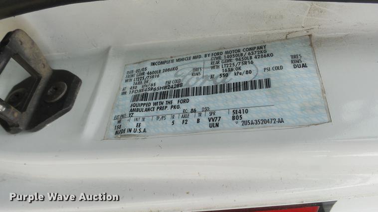 image for item DE7247 2005 Ford E450 ambulance