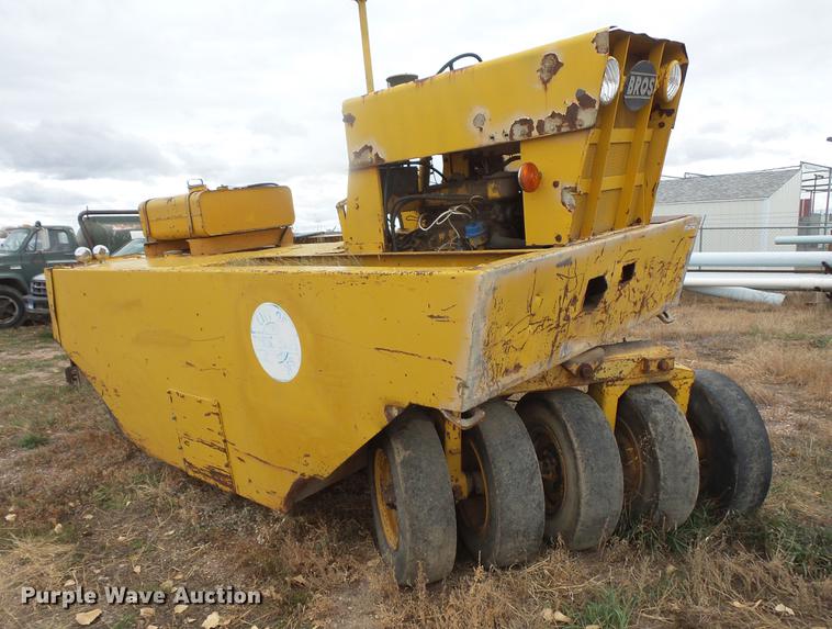 image for item DE9447 Bros pneumatic roller