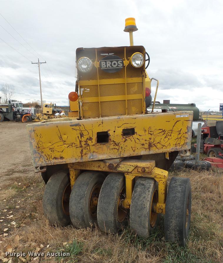 image for item DE9447 Bros pneumatic roller