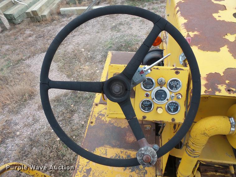 image for item DE9447 Bros pneumatic roller