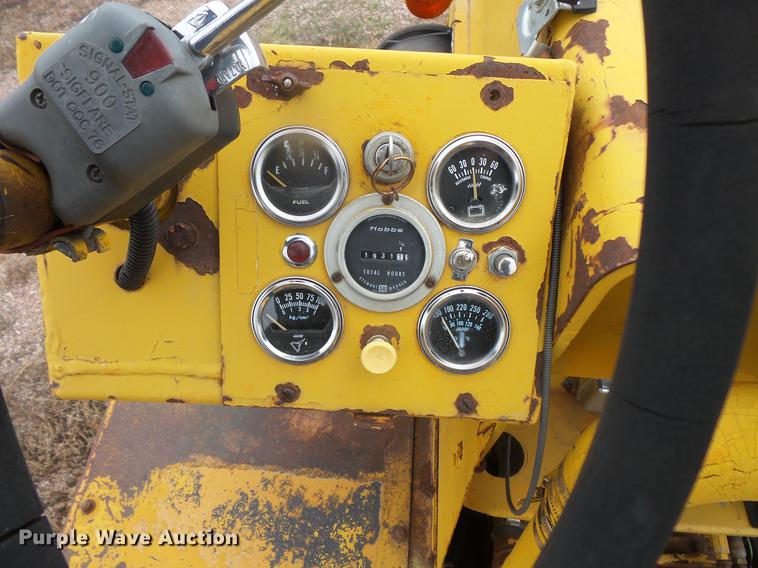 image for item DE9447 Bros pneumatic roller