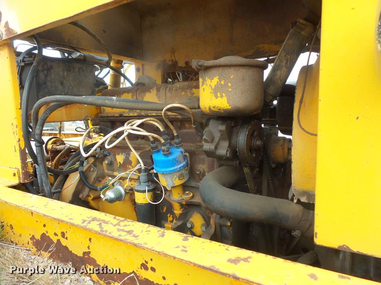 image for item DE9447 Bros pneumatic roller