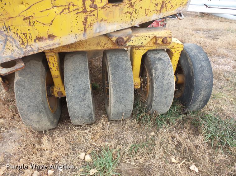 image for item DE9447 Bros pneumatic roller