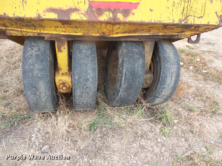 image for item DE9447 Bros pneumatic roller