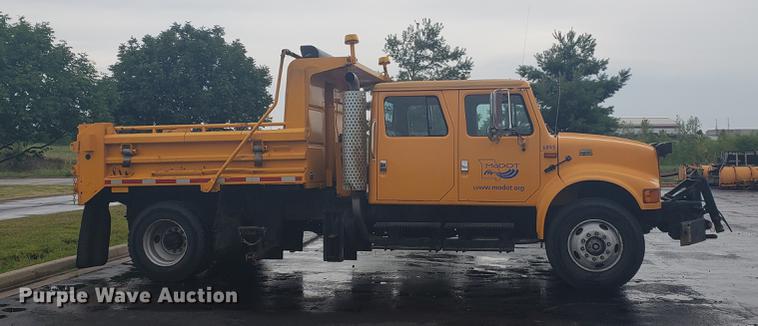image for item DF2345 2002 International 4900 Crew Cab dump truck