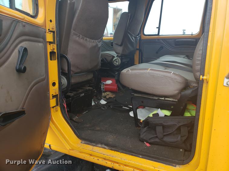 image for item DF2345 2002 International 4900 Crew Cab dump truck