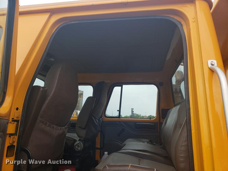 image for item DF2345 2002 International 4900 Crew Cab dump truck