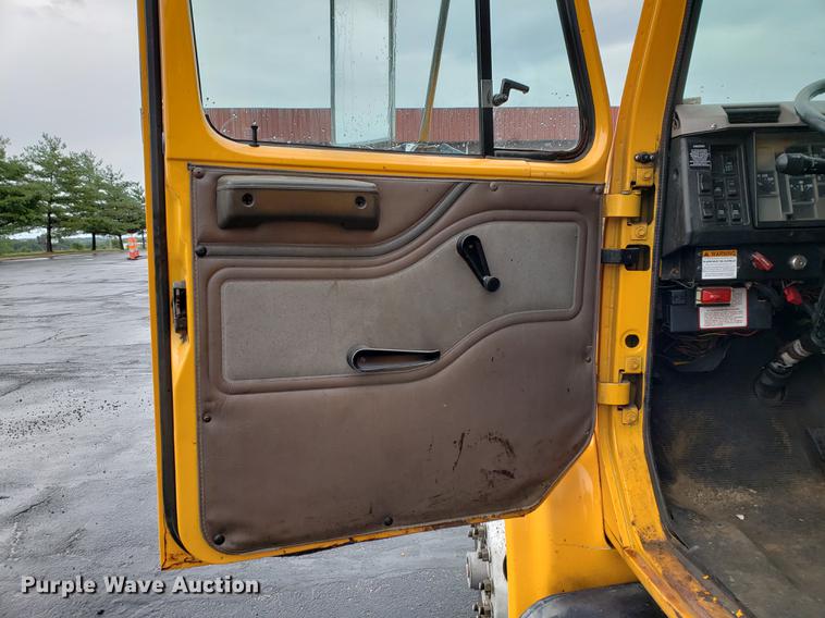 image for item DF2345 2002 International 4900 Crew Cab dump truck