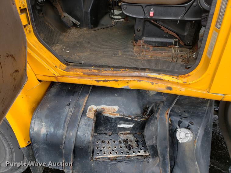 image for item DF2345 2002 International 4900 Crew Cab dump truck