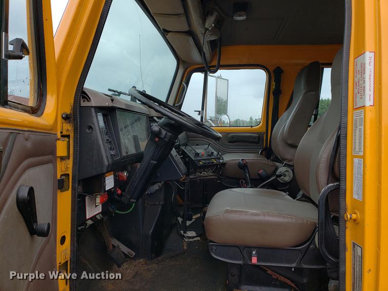 image for item DF2345 2002 International 4900 Crew Cab dump truck