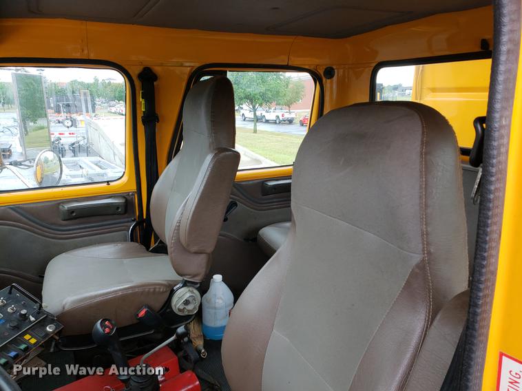 image for item DF2345 2002 International 4900 Crew Cab dump truck