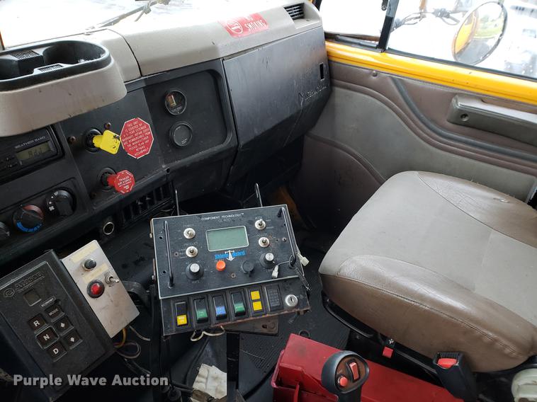 image for item DF2345 2002 International 4900 Crew Cab dump truck