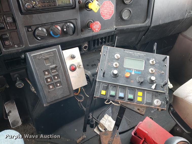 image for item DF2345 2002 International 4900 Crew Cab dump truck