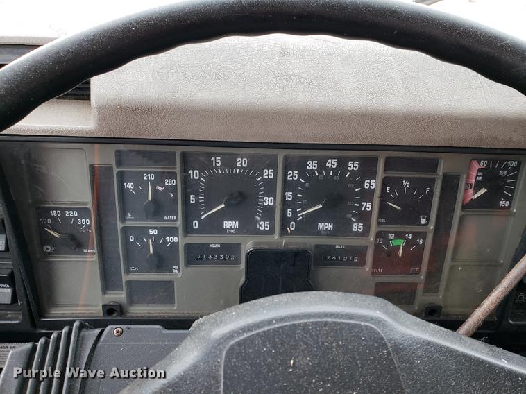 image for item DF2345 2002 International 4900 Crew Cab dump truck