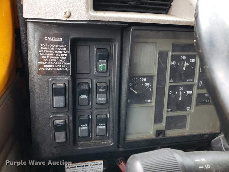 image for item DF2345 2002 International 4900 Crew Cab dump truck