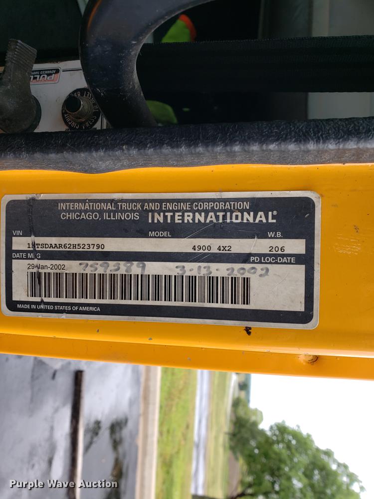 image for item DF2345 2002 International 4900 Crew Cab dump truck