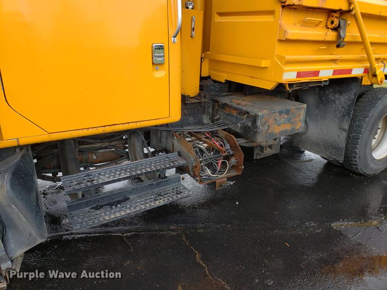 image for item DF2345 2002 International 4900 Crew Cab dump truck