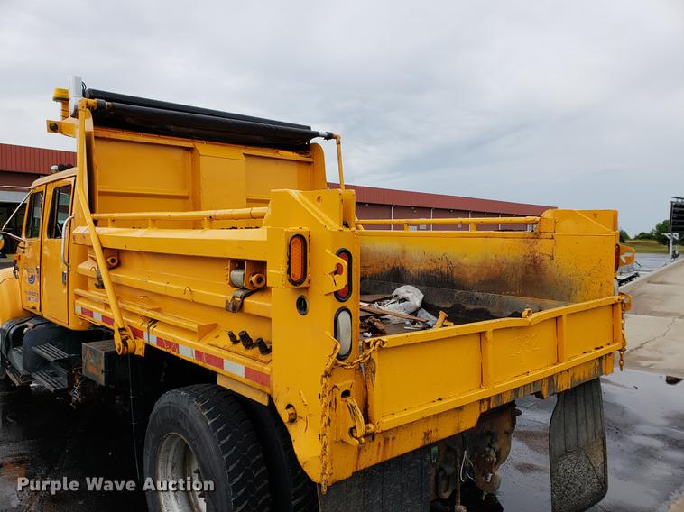 image for item DF2345 2002 International 4900 Crew Cab dump truck