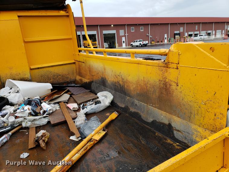 image for item DF2345 2002 International 4900 Crew Cab dump truck