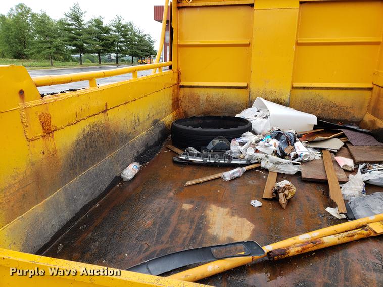 image for item DF2345 2002 International 4900 Crew Cab dump truck