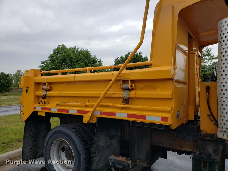 image for item DF2345 2002 International 4900 Crew Cab dump truck