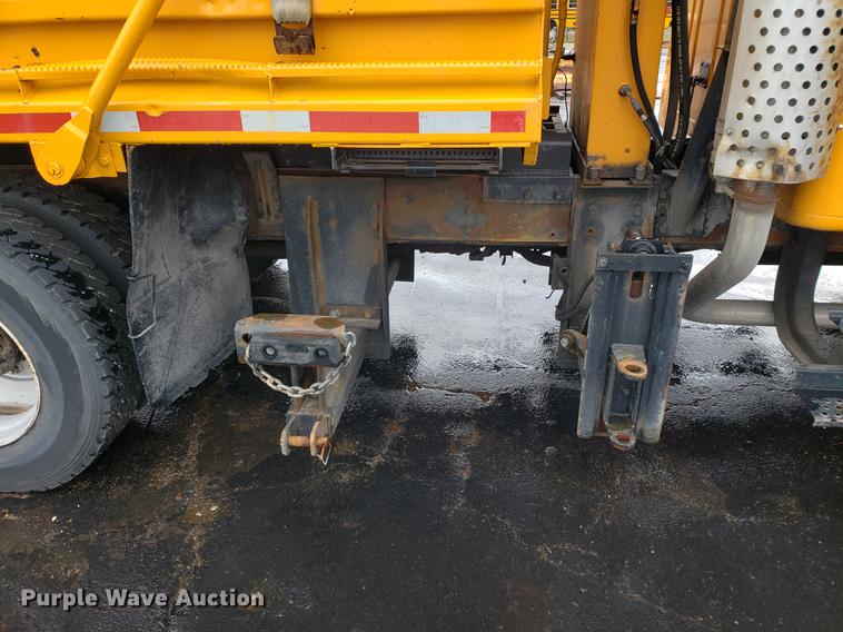 image for item DF2345 2002 International 4900 Crew Cab dump truck