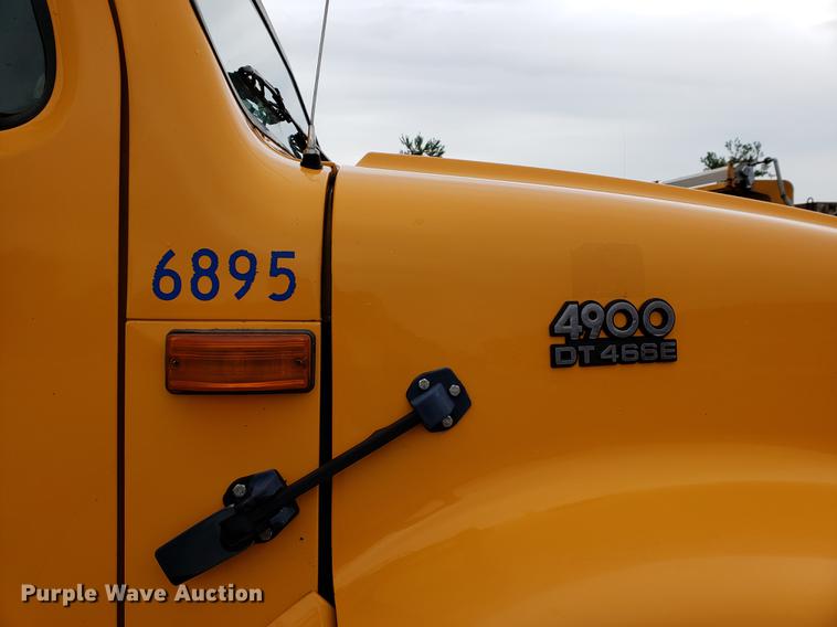 image for item DF2345 2002 International 4900 Crew Cab dump truck