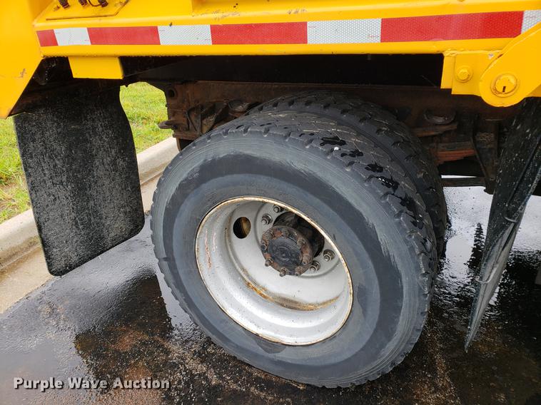 image for item DF2345 2002 International 4900 Crew Cab dump truck