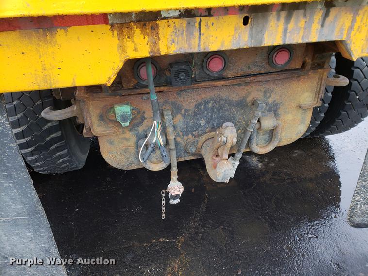 image for item DF2345 2002 International 4900 Crew Cab dump truck