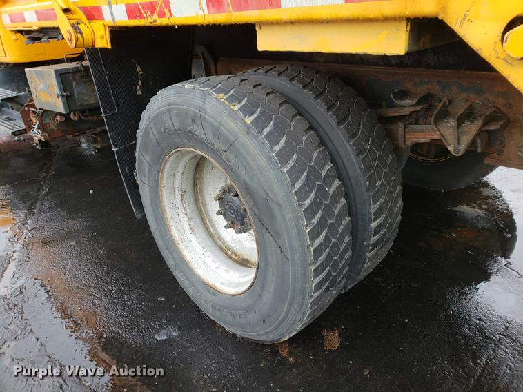 image for item DF2345 2002 International 4900 Crew Cab dump truck