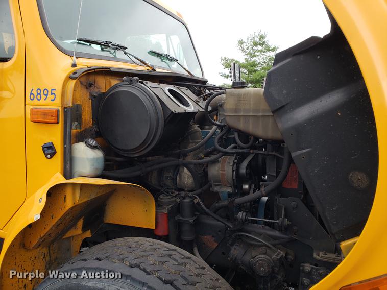 image for item DF2345 2002 International 4900 Crew Cab dump truck