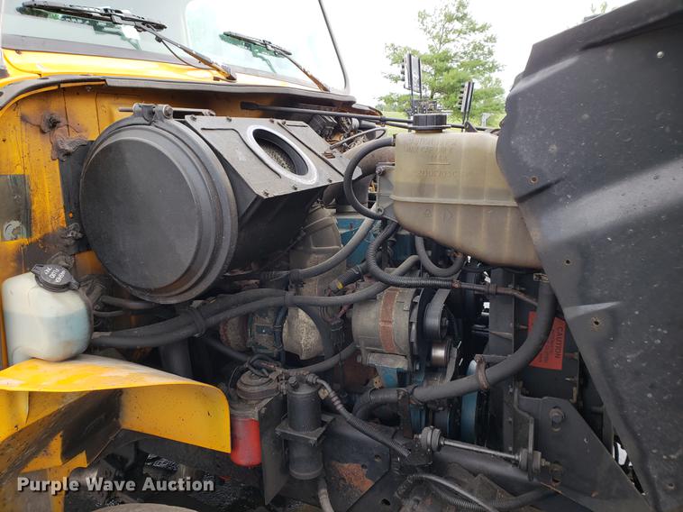 image for item DF2345 2002 International 4900 Crew Cab dump truck